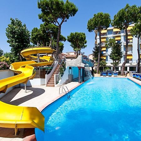Hotel Fabrizio Rimini Kültér fotó