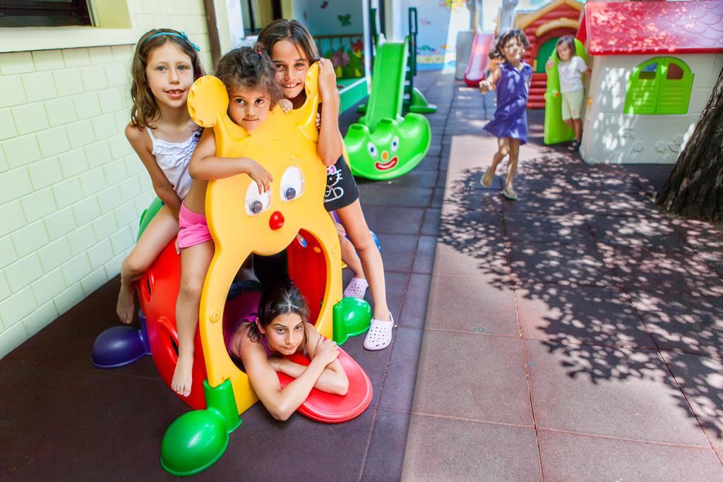 Hotel Fabrizio Rimini Kültér fotó