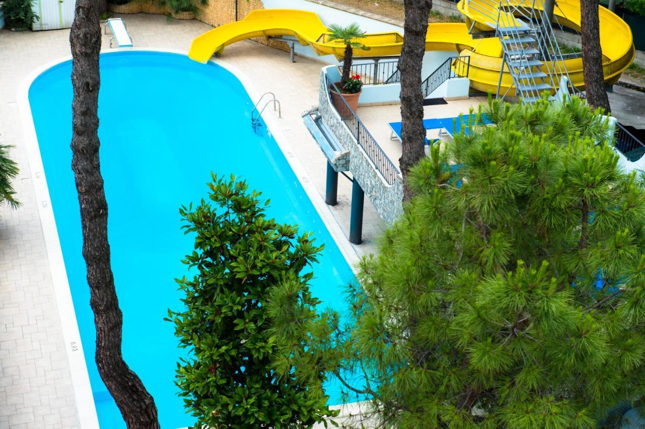 Hotel Fabrizio Rimini Kültér fotó